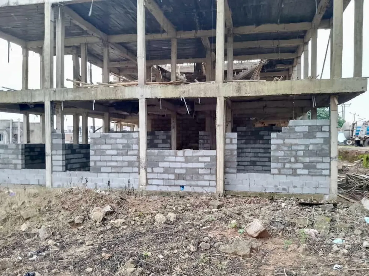 Chelsea Flats, Jahi under construction: site photo of the concrete frame